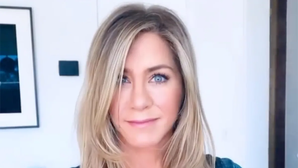 jennifer-aniston-elastic-skin