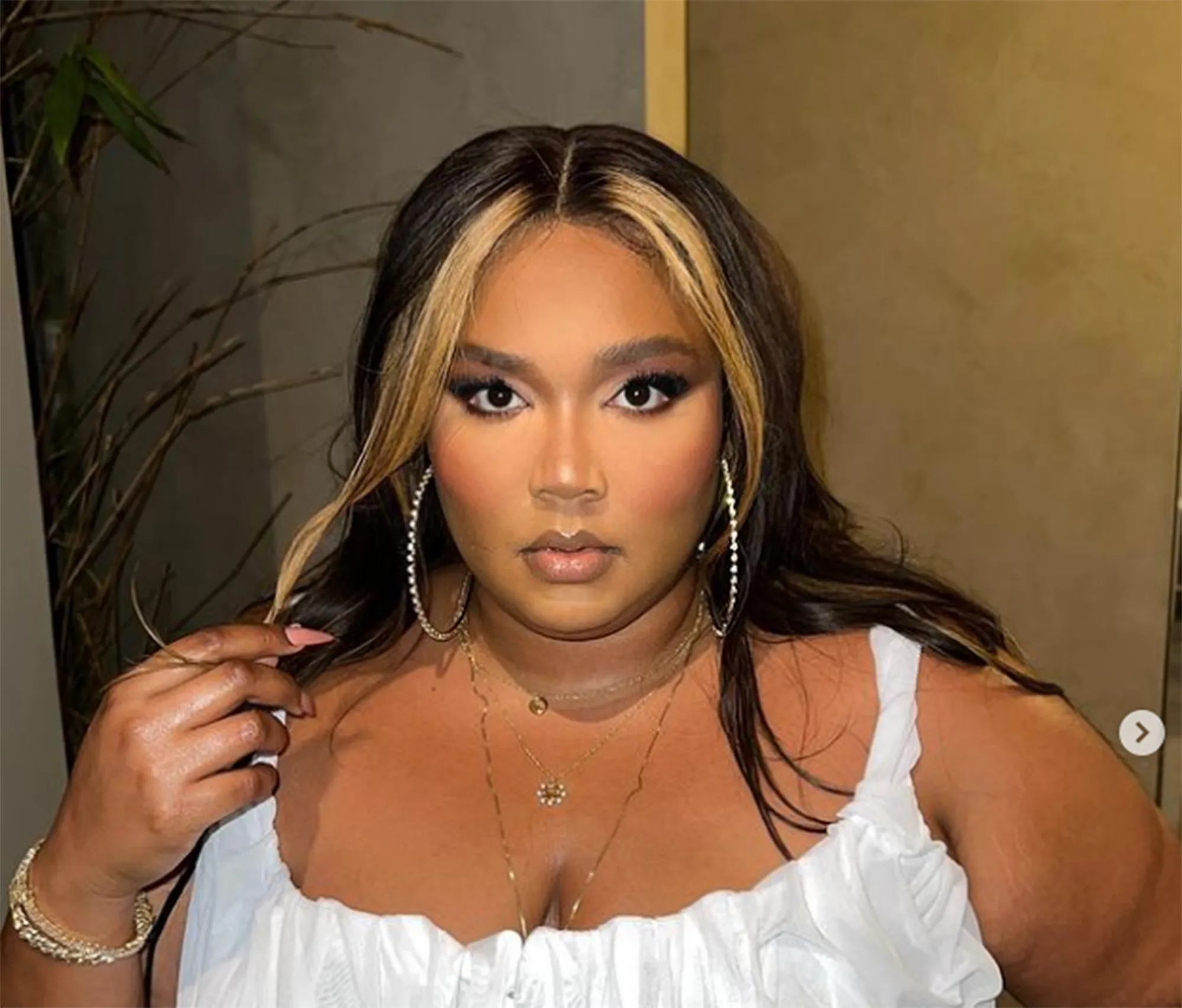 lizzo-eyelash-curler