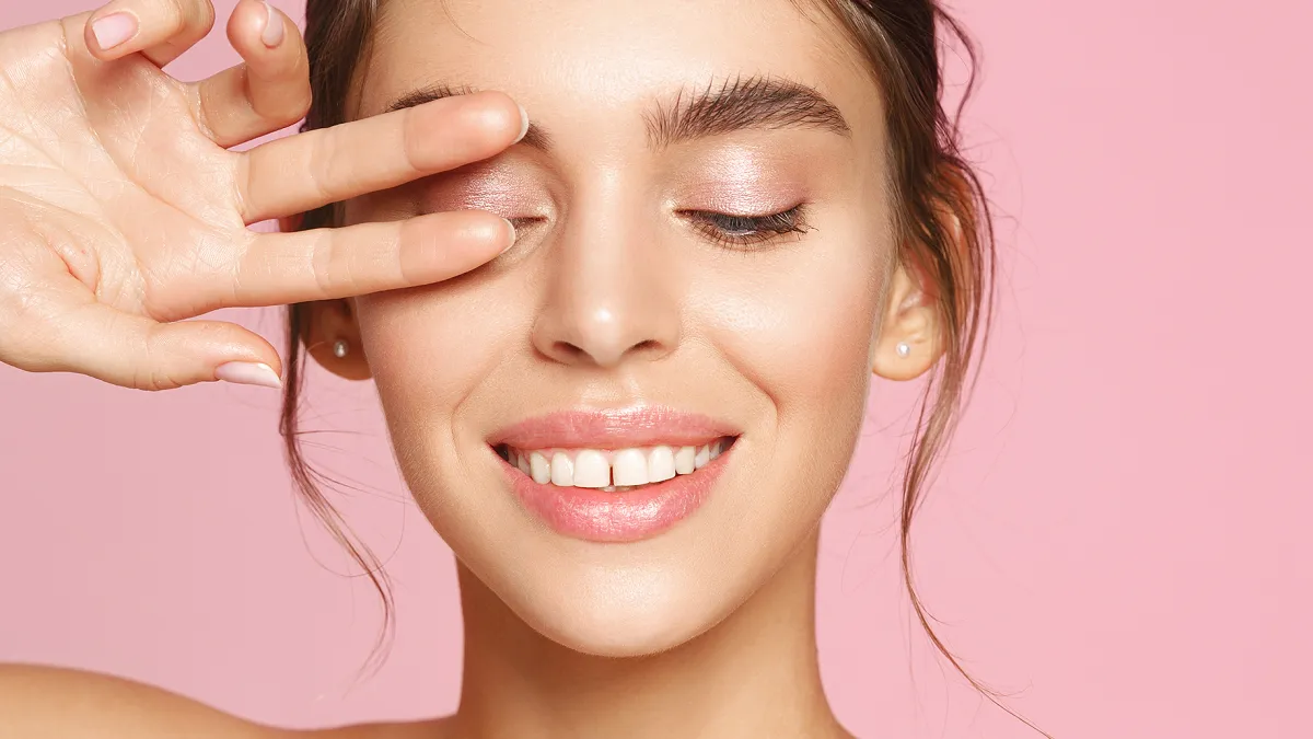 rose-pink-eye-area-woman