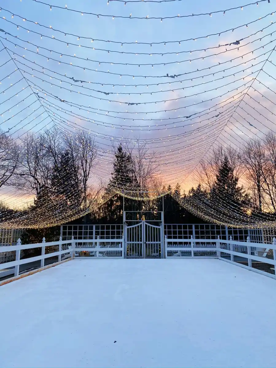 Embrace the Cozy Cabin Vibes at Cedar Lakes Estate