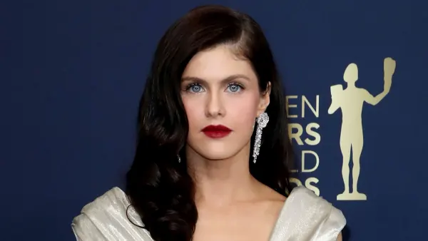 Alexandra Daddario’s SAG Awards Manicure Has a Powerful Meaning