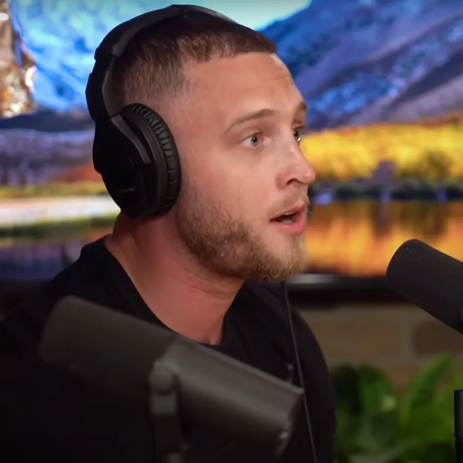 Chet Hanks Ups Downs With Dad Tom Hanks Their Famous Family