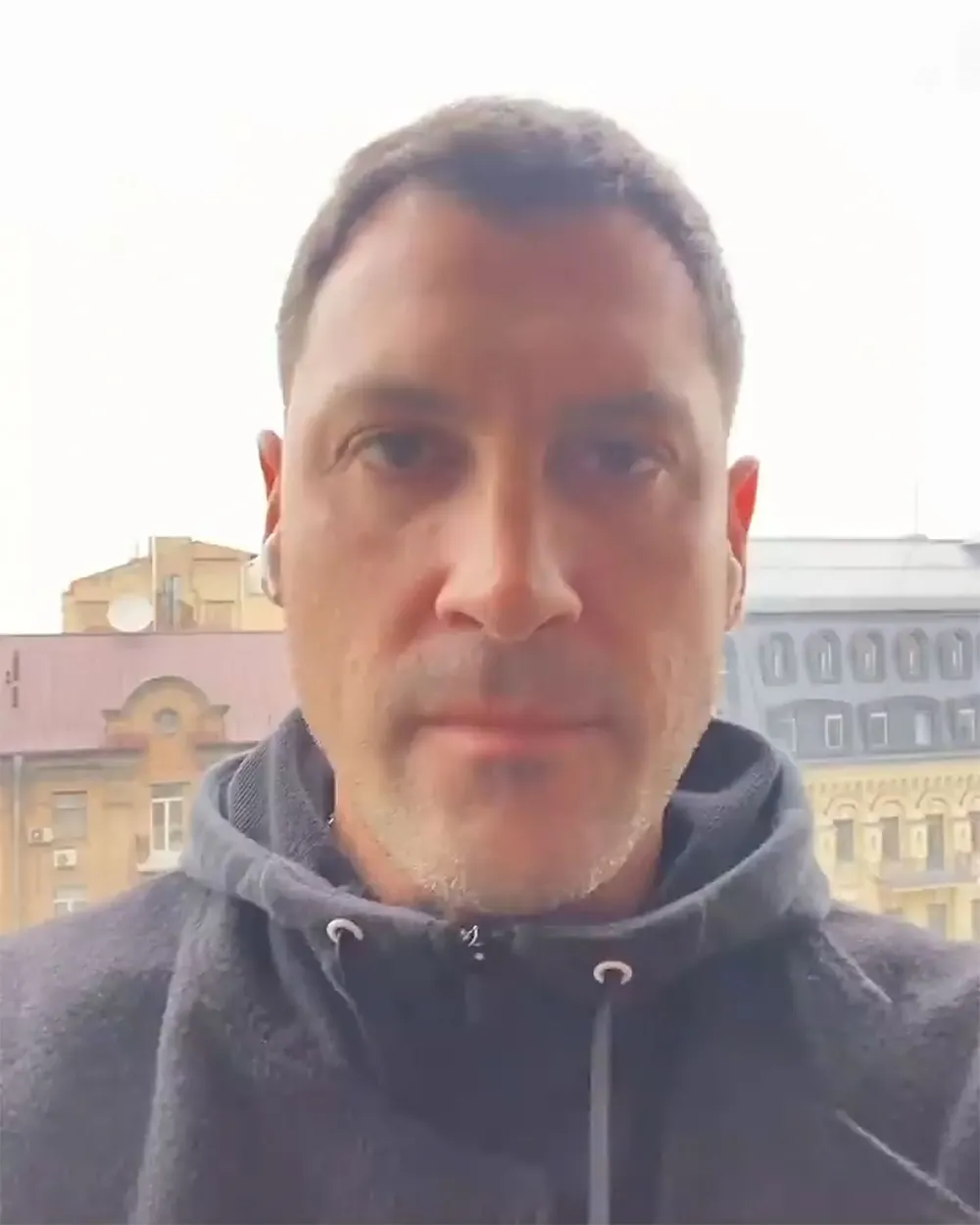 DWTS Maksim Chmerkovskiy Breaks Down in Live Video From Kyiv During Russian Invasion 3