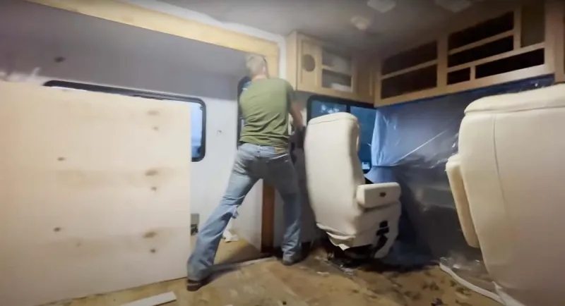 Inside Joy Anna Duggar Austin Forsyths RV Renovation Before After Pics