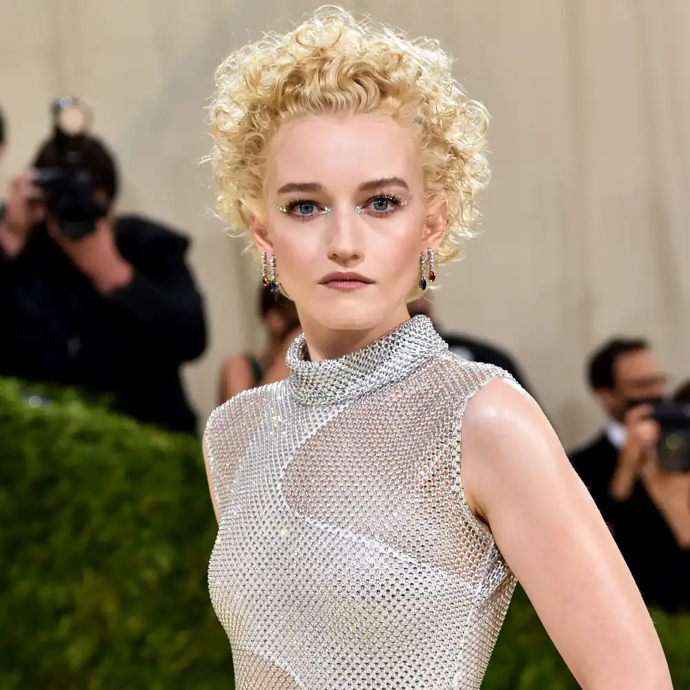 Inventing Anna&rsquo; Made Star Julia Garner Realize How &lsquo;Dangerous&rsquo; Fame Can Be