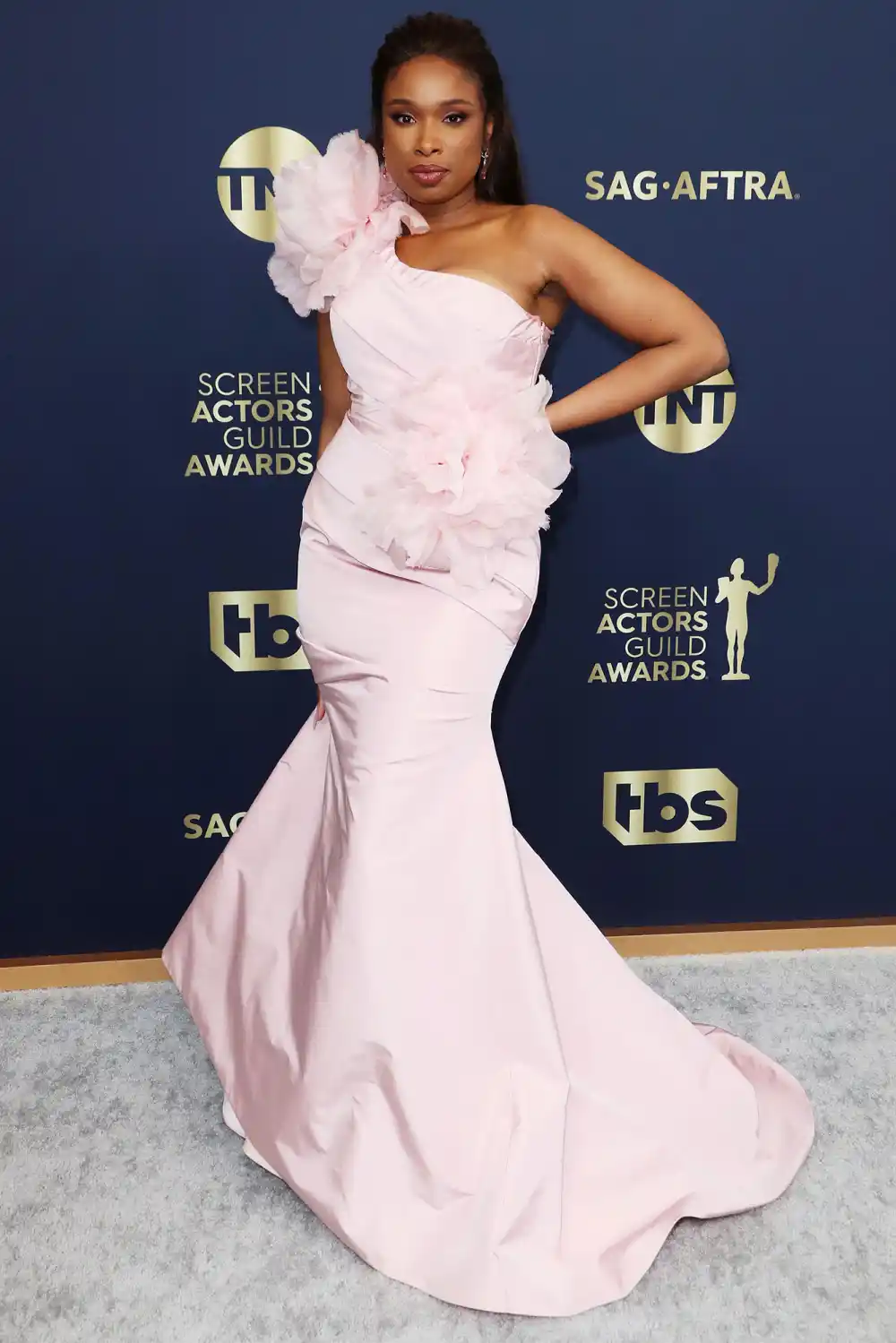 Jennifer Hudson Nearly Suffered a Wardrobe Crisis at the SAG Awards 2022