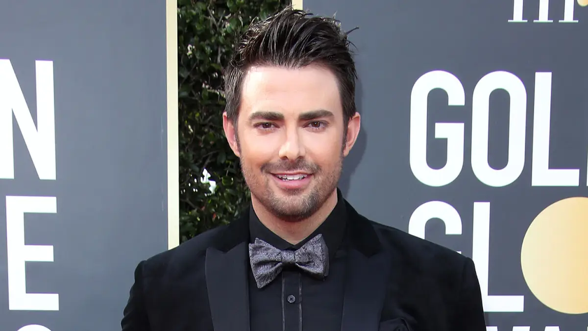 Mean Girls Star Jonathan Bennett Shares His Fettuccini Alfredo Recipe From The Burn Cookbook