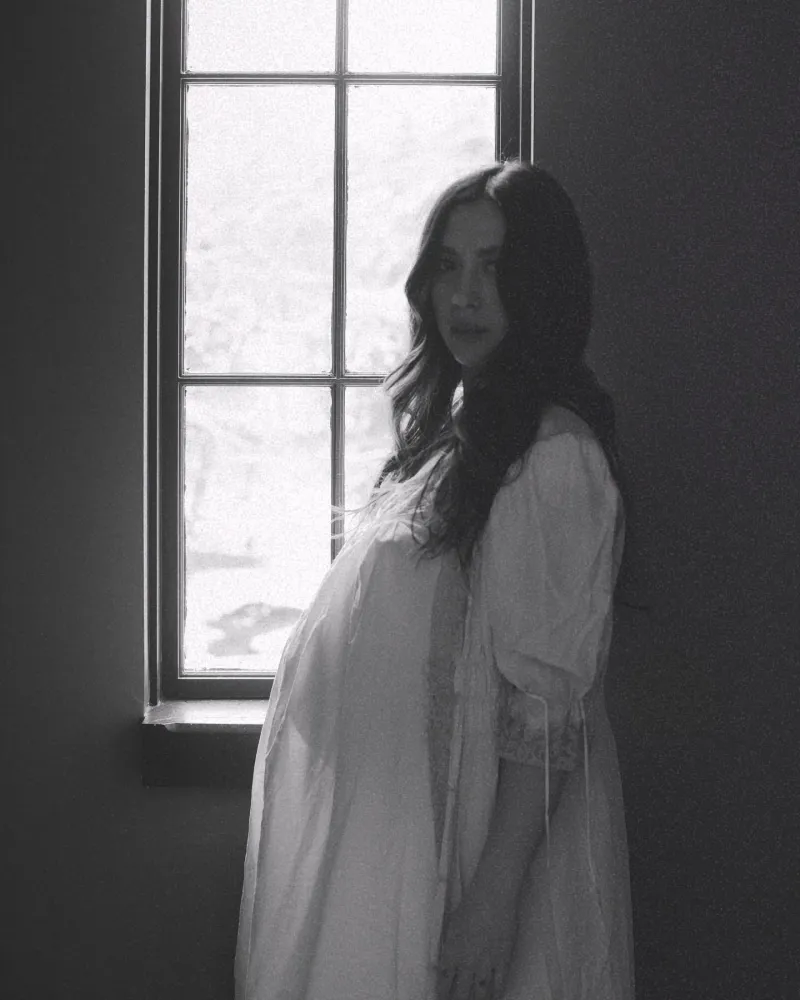 Pregnant Michelle Branch Shows Bump Progress Waiting Is Hardest Part