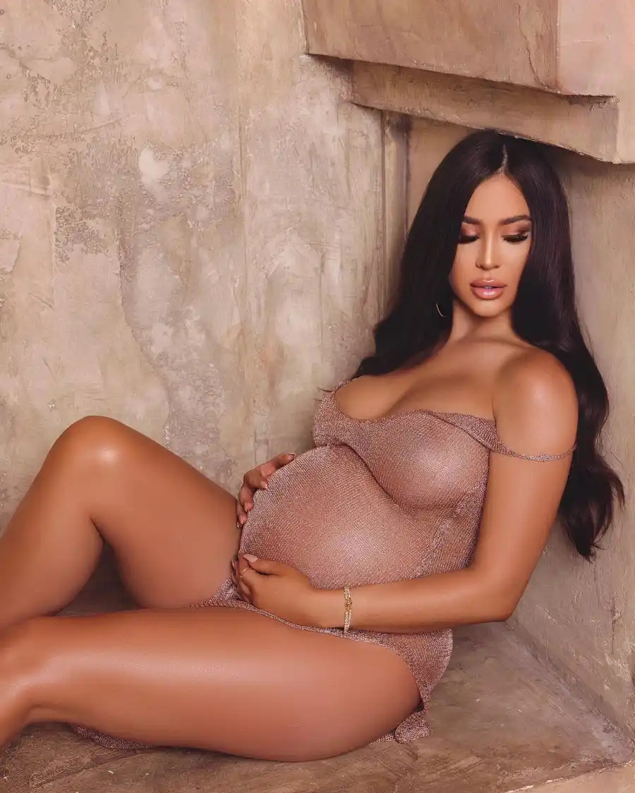 Revisit Maralee Nichols Baby Bump Album