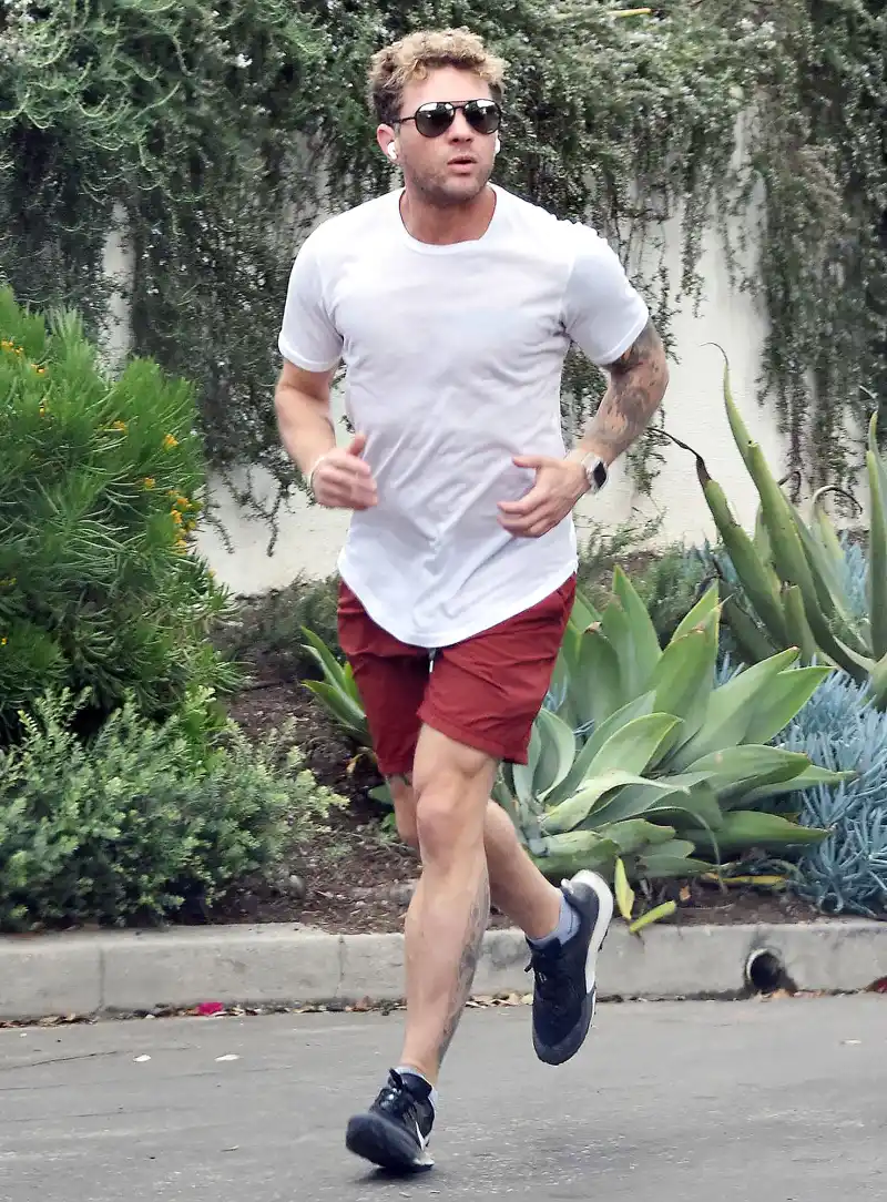 Ryan Phillippe They Pound The Pavement Just Like Us