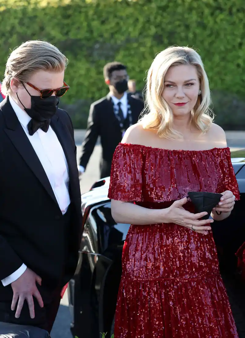 SAG Awards 2022 Kirsten Dunst and Jesse Plemons Are the Cutest Couple on the Red Carpet