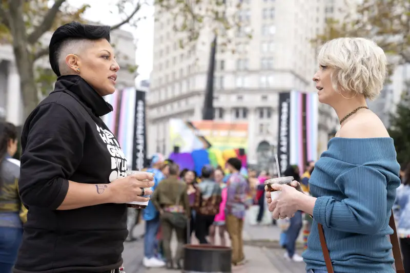 Sara Ramirez Addresses 'And Just Like That' Fans Hating on Their Character Che Diaz 2 Cynthia Nixon