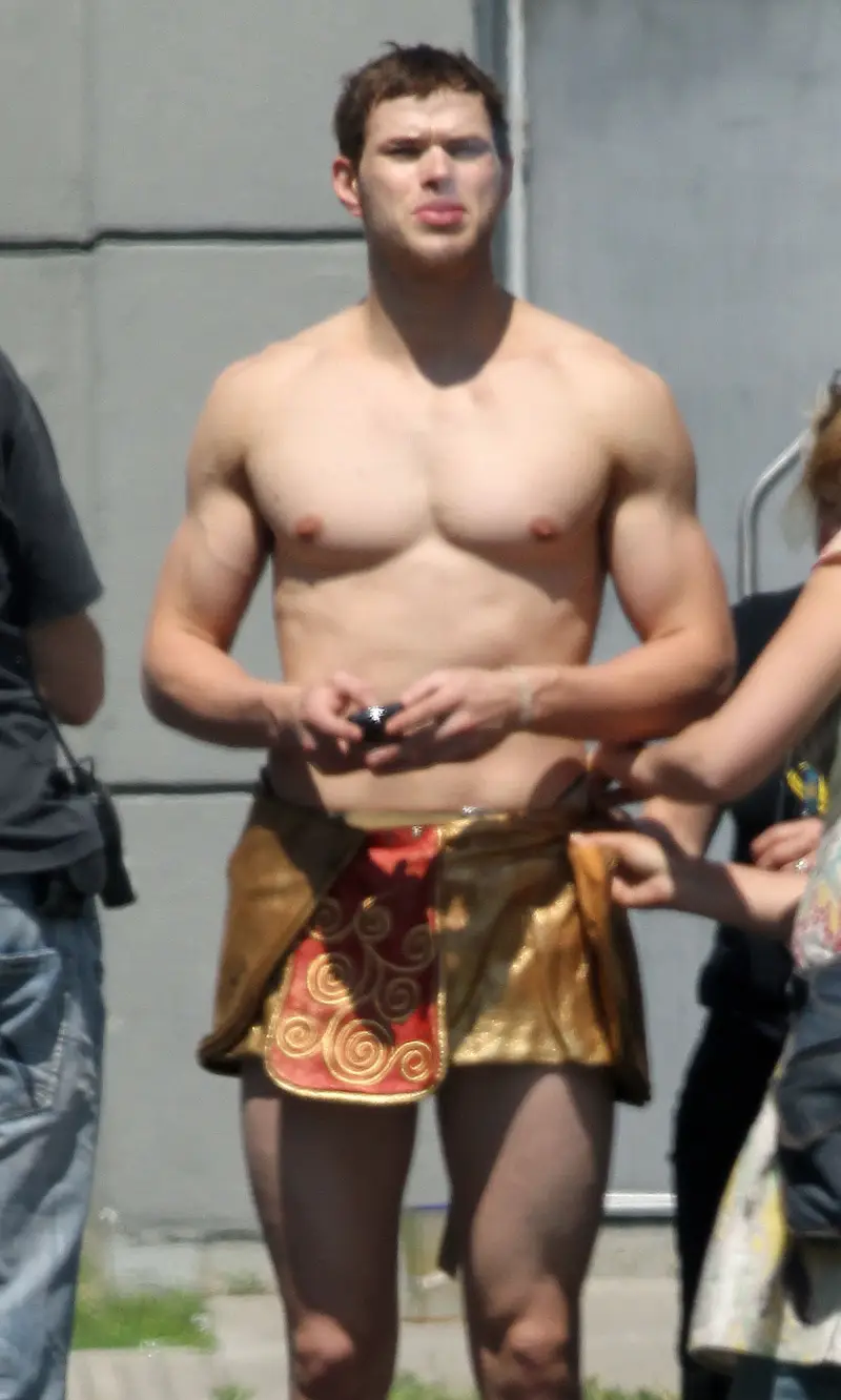 Shirtless Hunks- Hot Celebs and Their Insane Physiques Kellan Lutz 2010