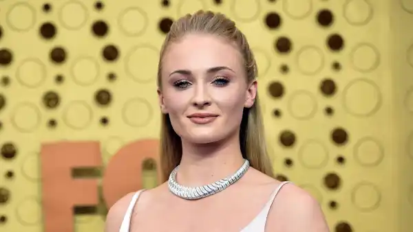 Sofie Turners Most Stunning Beauty Moments of All Time