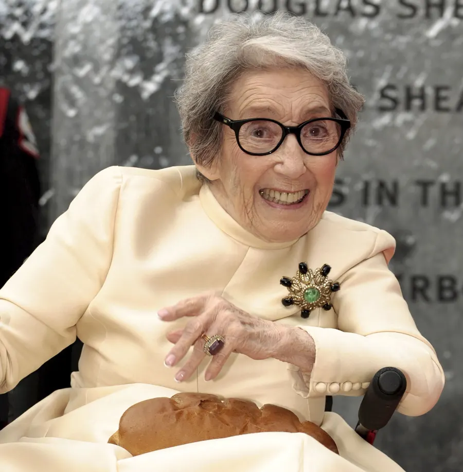 Stars We Lost in 2011 Frances Bay