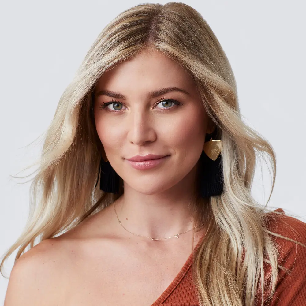 The Bachelor&rsquo;s Elizabeth Asks Fans to Stop Sending Hate to Clayton Echard