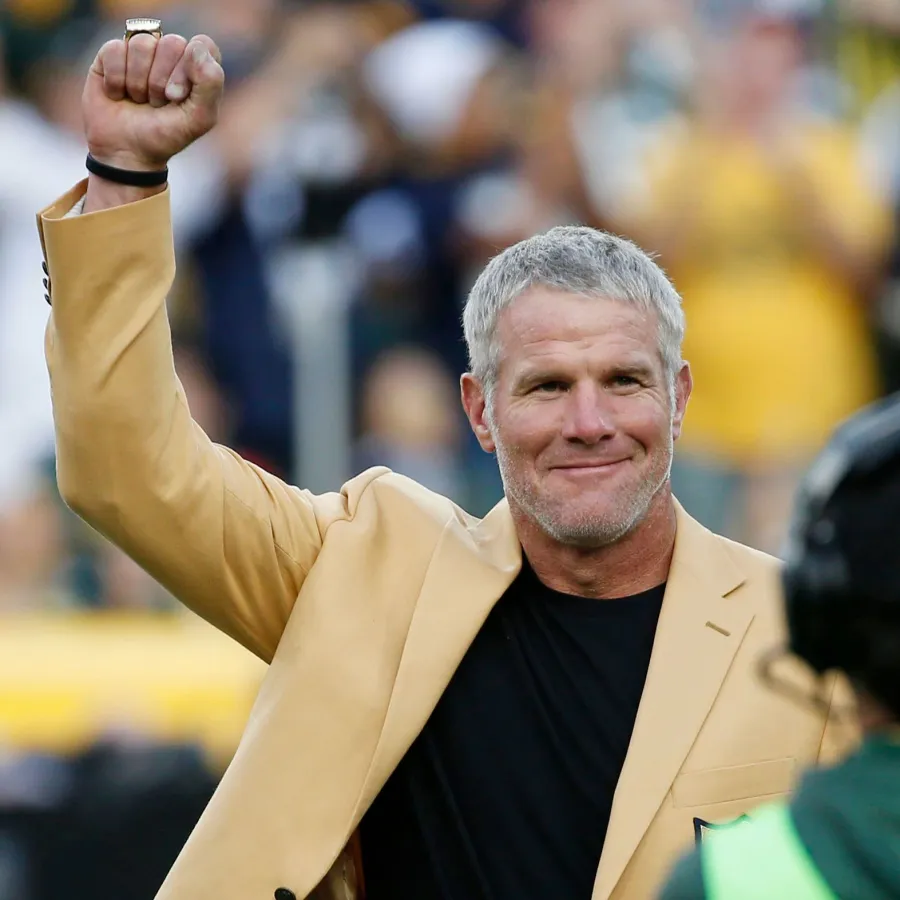 Tom Brady Retirement Celebs React Update Brett Favre