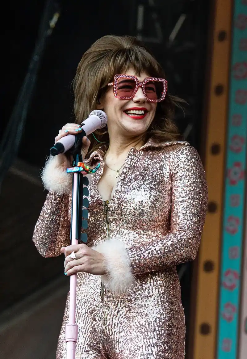 Valerie Bertinelli, Reese Witherspoon and More Stars React to Betty White's Death at Age 99: 'Thanks for the Laughs' Jenny Lewis