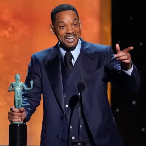 Will Smith Gets Emotional After SAG Awards 2022 Win
