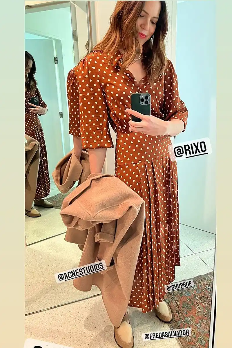 mandy-moore-polka-dot-dress-selfie