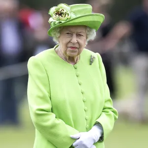 Queen Elizabeth II Tests Positive for COVID-19, Receiving Medical Attention After 'Mild' Symptoms
