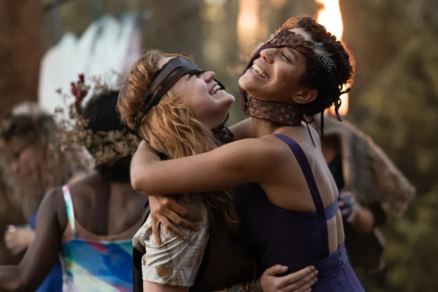 They Ship It! ‘Yellowjackets’ Stars Hope Van and Taissa Stay Together