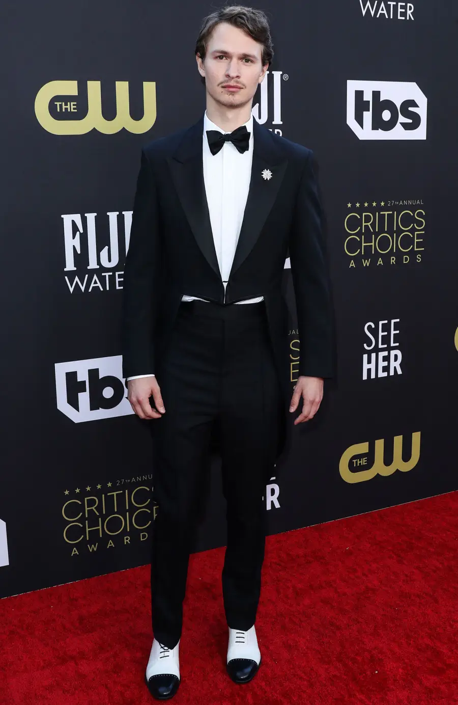 10 Hottest Hunks at the 2022 Critics’ Choice Awards