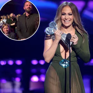 Ben Affleck and Son Samuel Cheer on Jennifer Lopez at 2022 iHeart Radio Music Awards