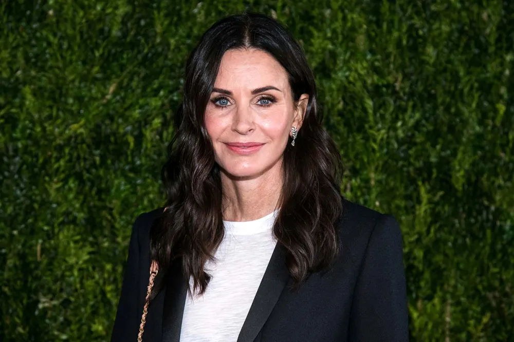 Courteney Cox Is Bummed She Doesn&rsquo;t Have More Memories From Friends Set