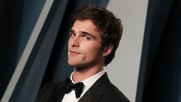 Jacob Elordi Debuted Hoop Earring 2022 Oscars