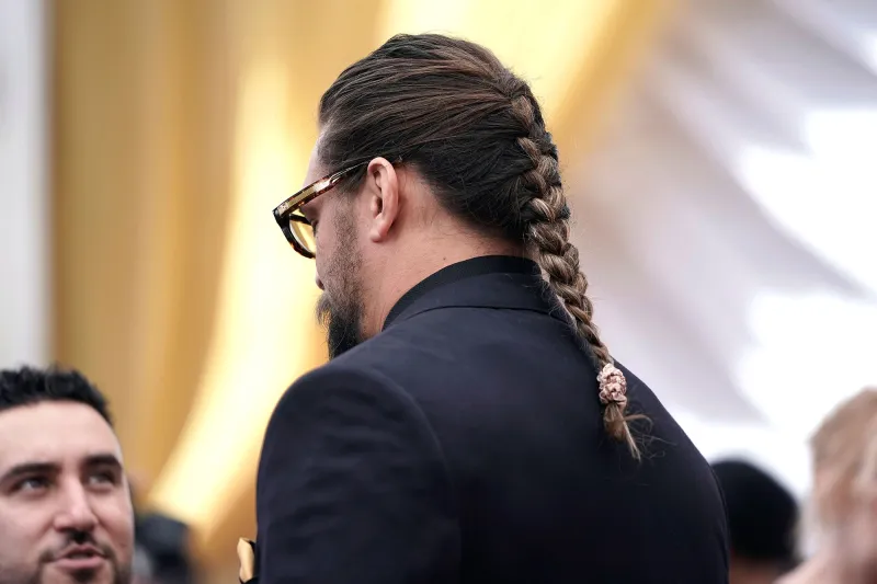 Jason Momoa Hits the 2022 Oscars Red Carpet Solo After Lisa Bonet Split 4