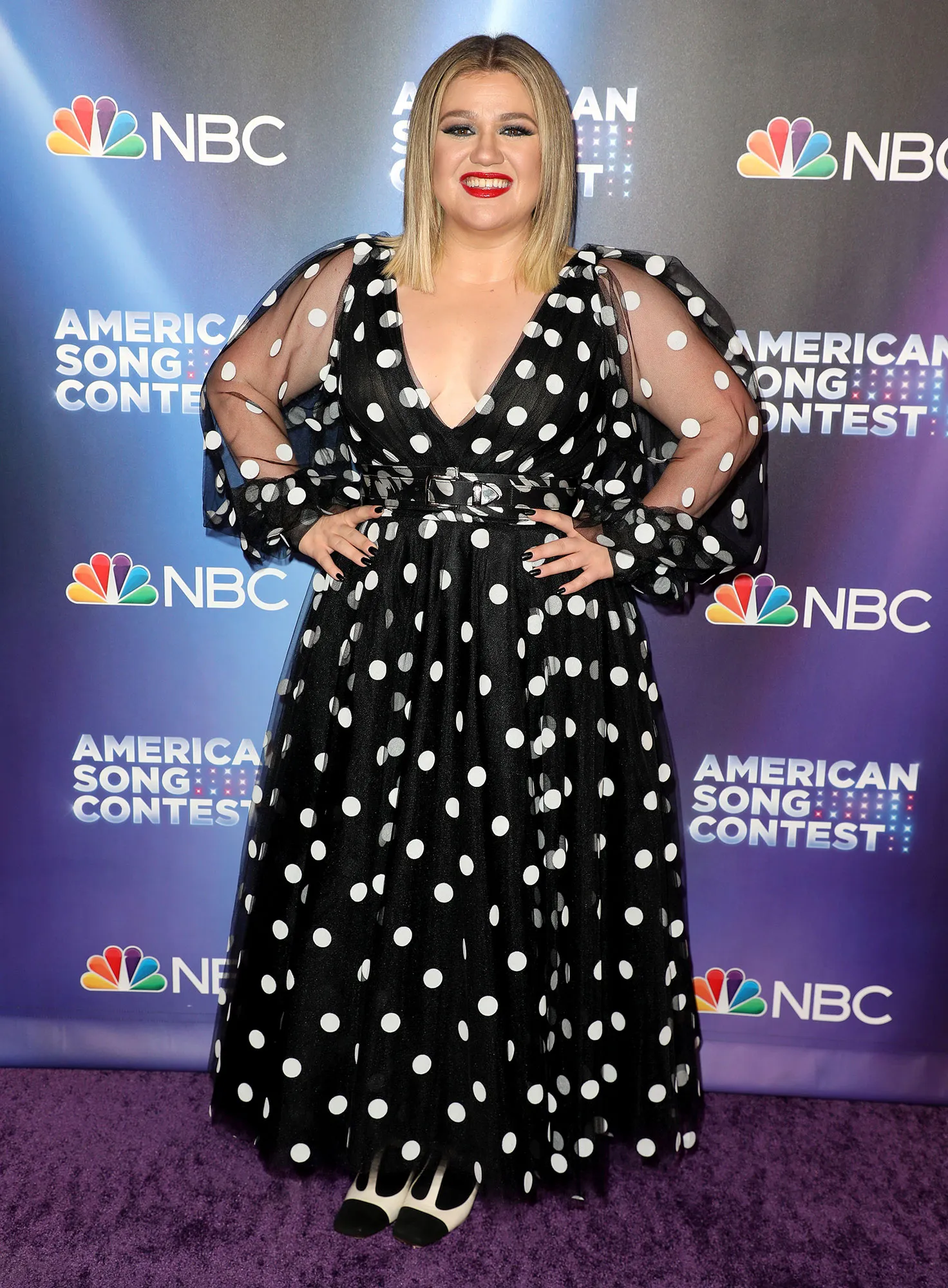Kelly Clarkson Gives Advice to American Song Contest