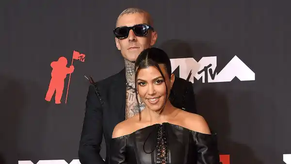 Kourtney Kardashian and Travis Barker Freeze Embryos in The Kardashians Trailer