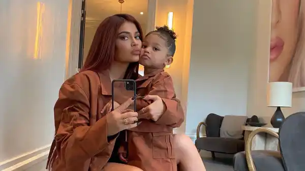 Kylie Jenner Daughter Stormi Cutely Crashes Her Instagram Return