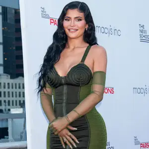 Kylie Jenner Gives Glimpse of Her Workout After Sharing Postpartum Struggles: Video