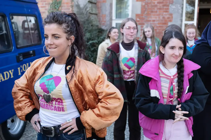Leaving Londonderry Everything Know About Season 3 Derry Girls