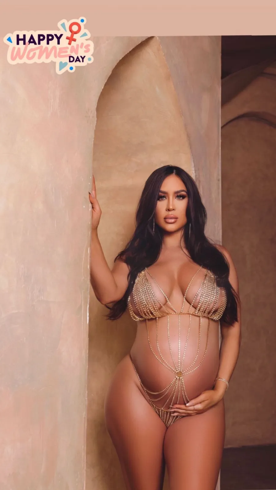 Revisit Maralee Nichols' Baby Bump Album Going Gold