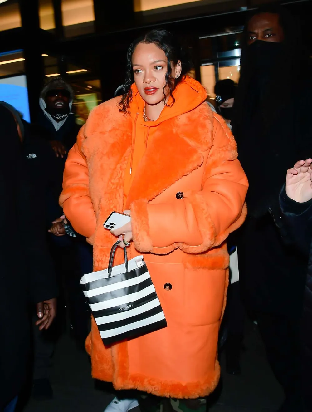 Rihanna Finally Addresses Diamond Her Ring Finger