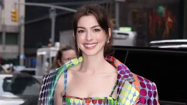 Throwback Anne Hathaway Ripped Her Pants 3 Times While Secretly Pregnant