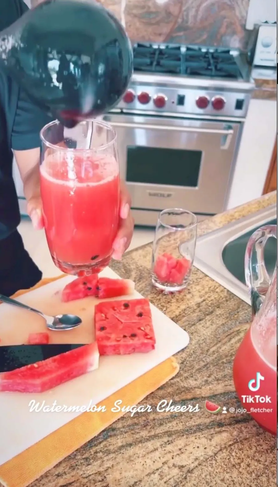 Whos That Girl Jojo Fletcher Gets New Look Bachelorette Party