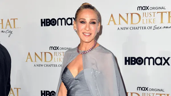 and-just-like-that-sarah-jessica-parker-carrie-bradshaw-bra