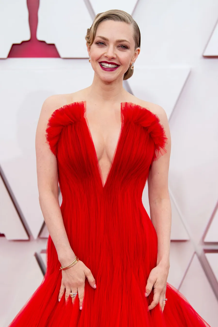 Amanda Seyfried Fangirls Over Bachelorette’s Rachel Lindsay