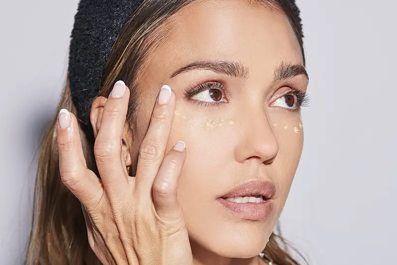 jessica-alba-honest-beauty-eye-cream