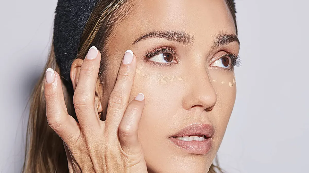 jessica-alba-honest-beauty-eye-cream