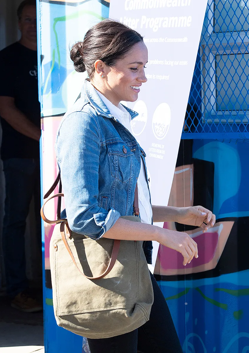 meghan-markle-madewell-jean-jacket-transport-tote
