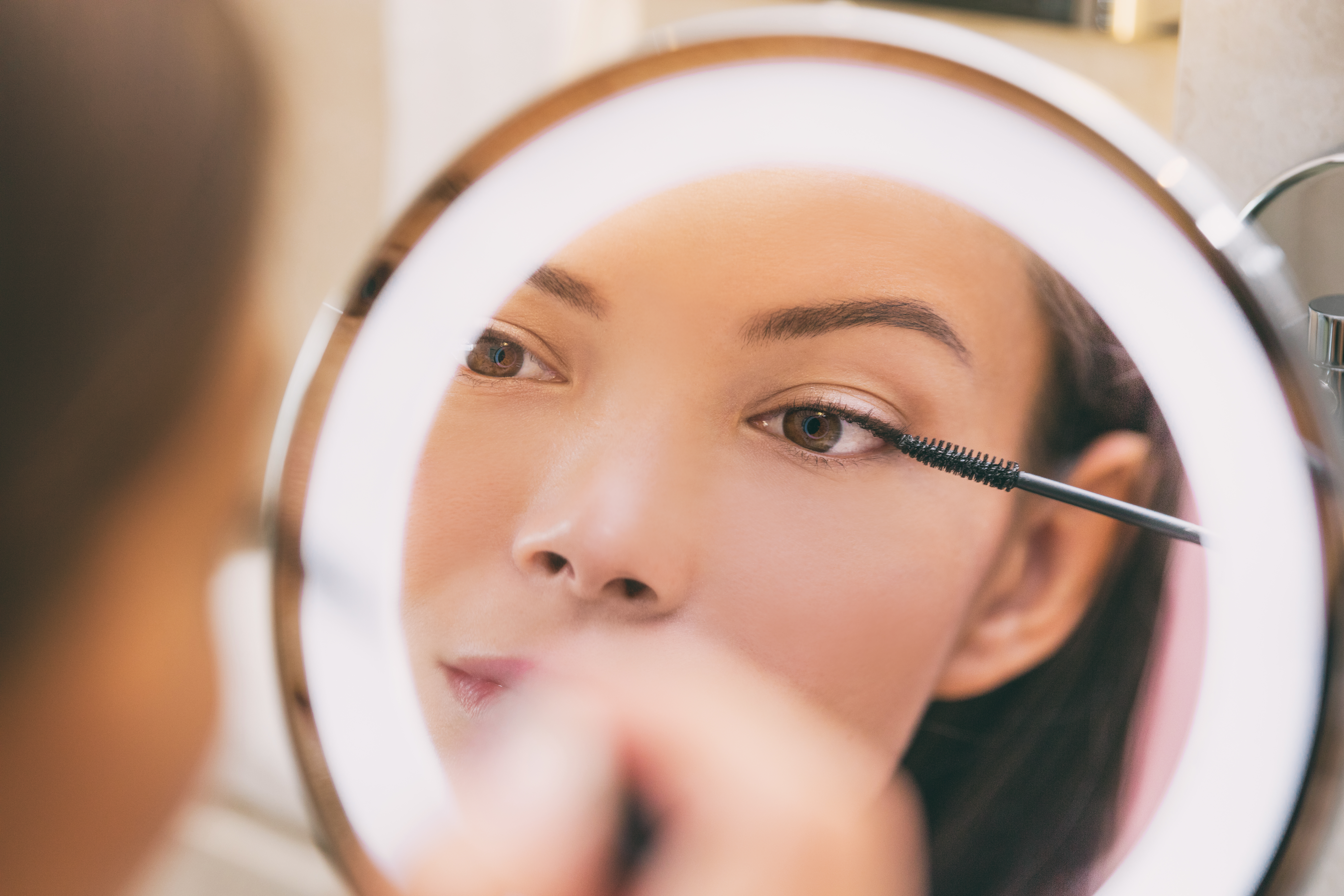 magnifying makeup mirror
