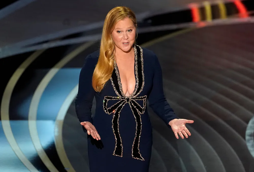Amy Schumer Reveals Leonardo DiCaprio's Reaction to Her Oscars 2022 Joke About His Love Life