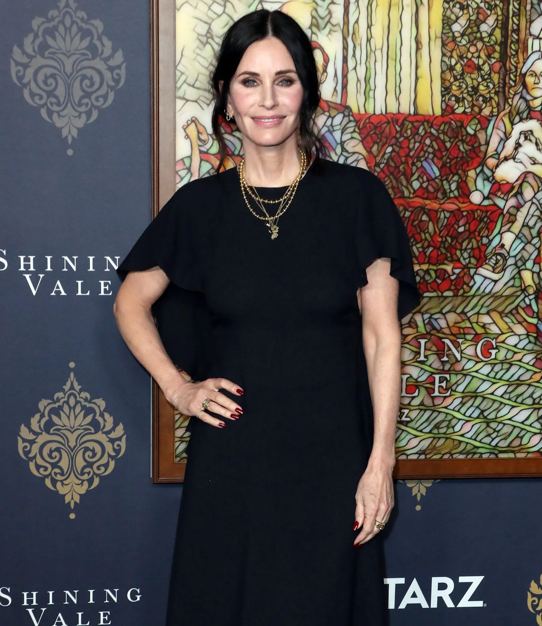 Courteney Cox Hilariously Morphs Into Friends Characters With Face Filter