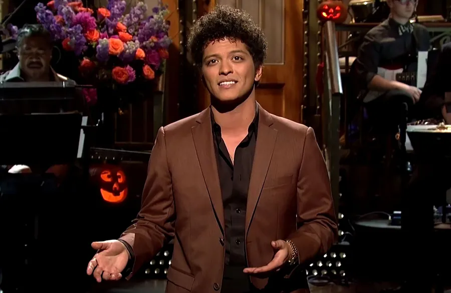 Double Duty! Celebs Who've Been Host, Musical Guest on Same 'SNL' Episode