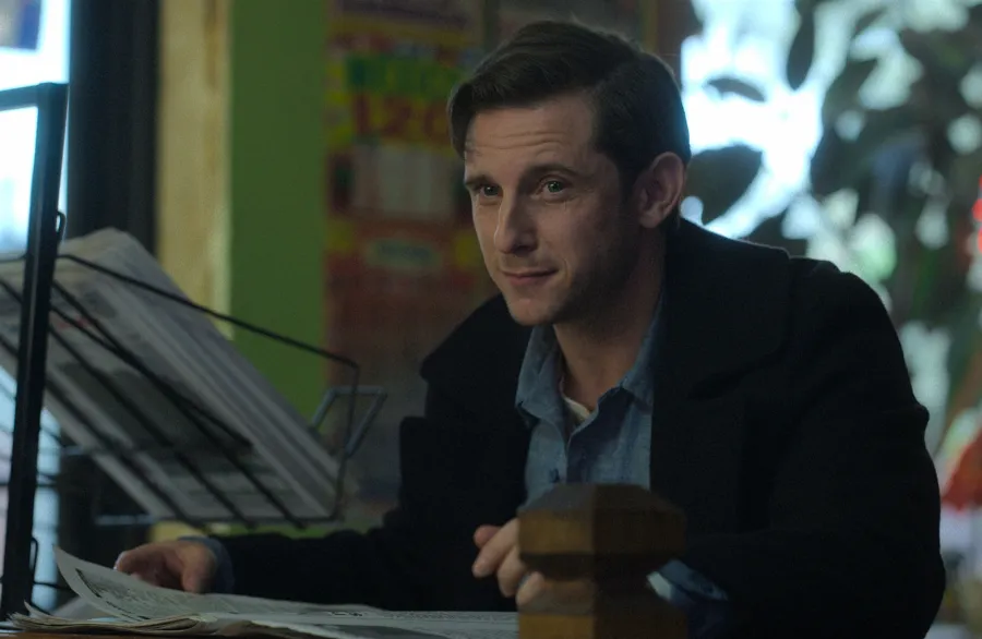 Elisabeth Moss Is a Reality Challenged Detective in Shining Girls